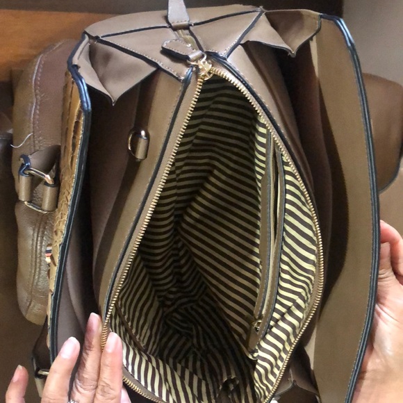 Handbag - Picture 8 of 9